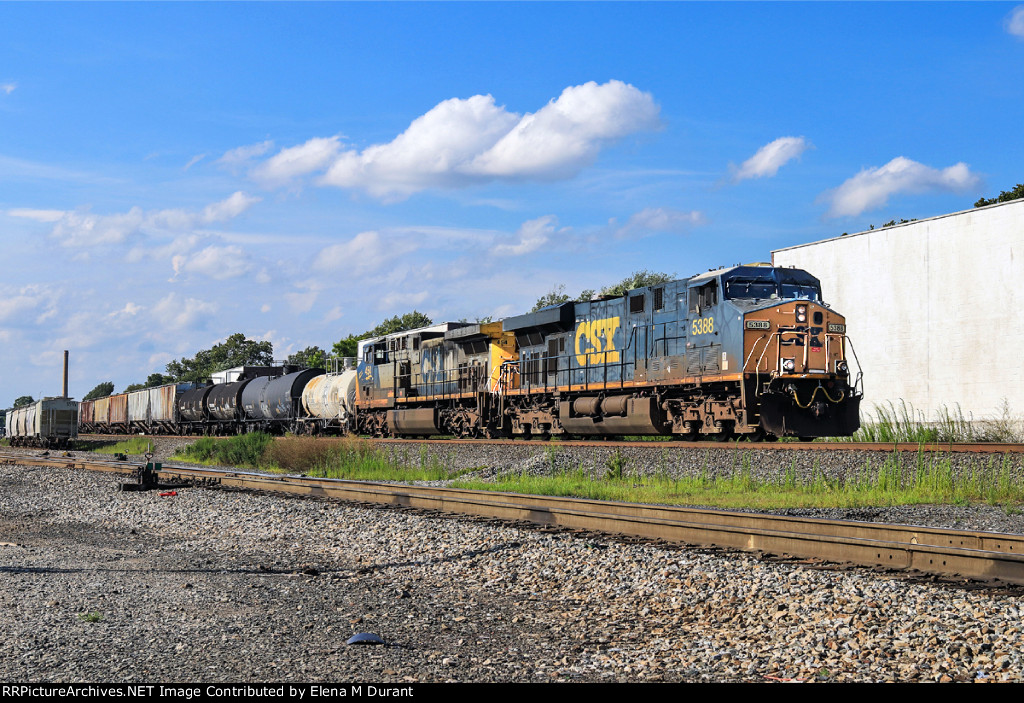 CSX 5388 on M-421